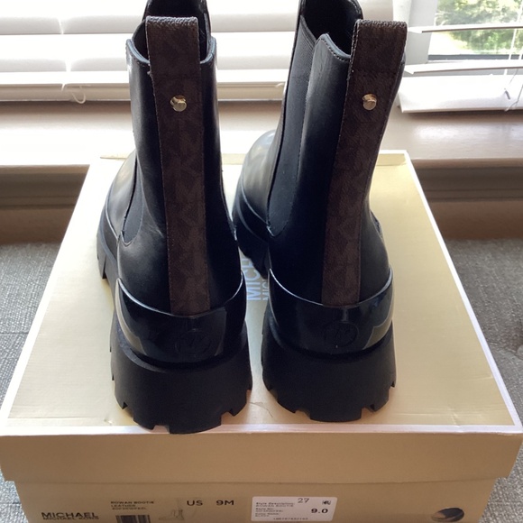 MICHAEL MICHAEL KORS Women's Rowan Pull-On Ankle Chelsea Booties, size 9, $260 - Picture 11 of 13